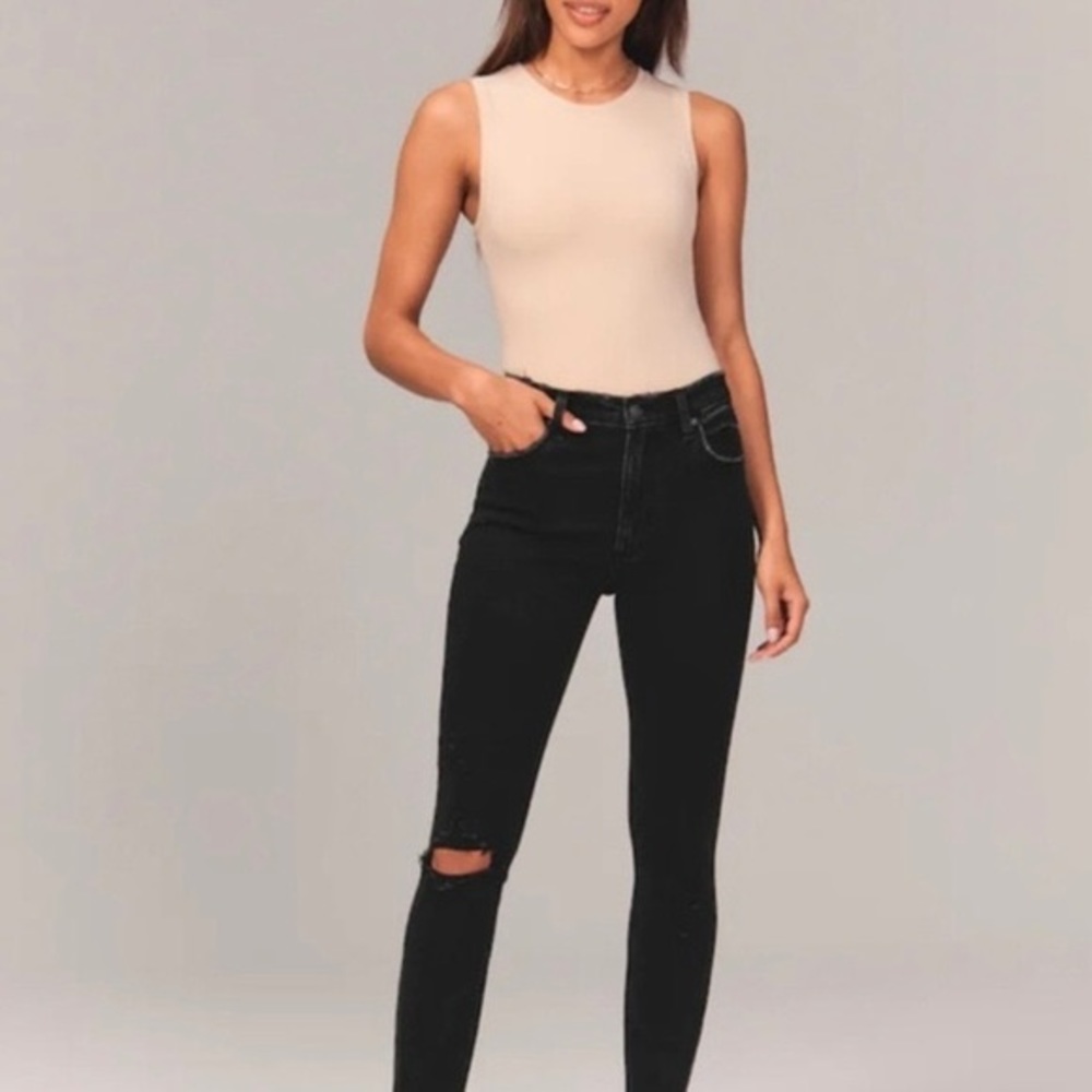 Abercrombie & Fitch The Skinny High Rise Raw Hem Distressed Jean size 27/4